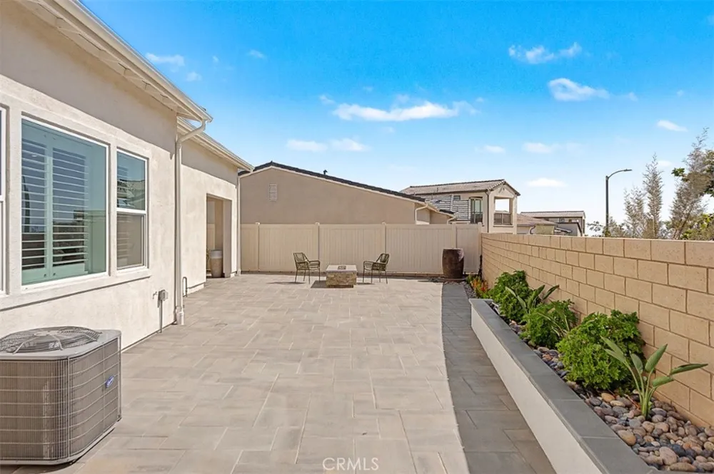 29423 Camino Surfeo Valencia, CA 91354