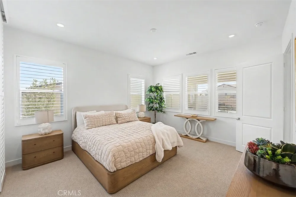 29423 Camino Surfeo Valencia, CA 91354