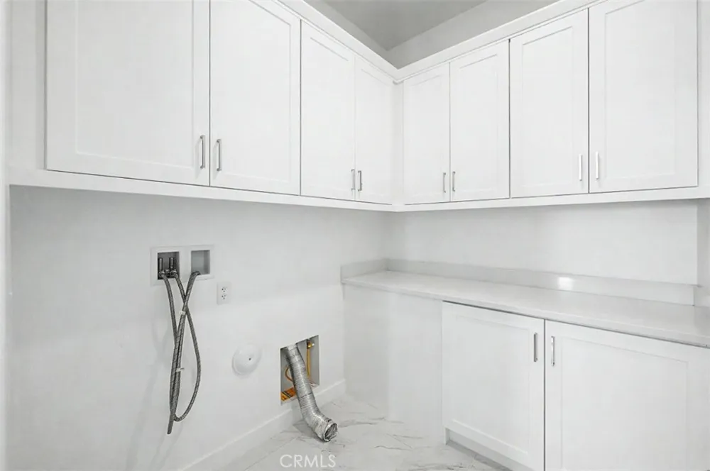 29423 Camino Surfeo Valencia, CA 91354