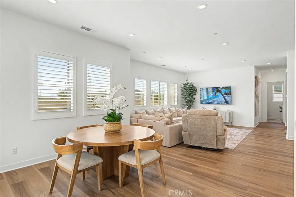 29423 Camino Surfeo Valencia, CA 91354