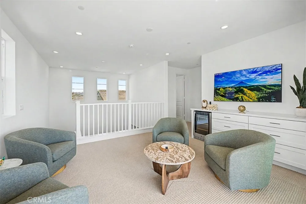 29423 Camino Surfeo Valencia, CA 91354