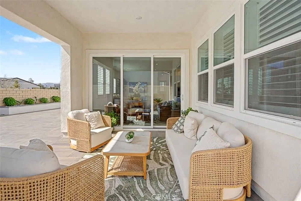 29423 Camino Surfeo Valencia, CA 91354