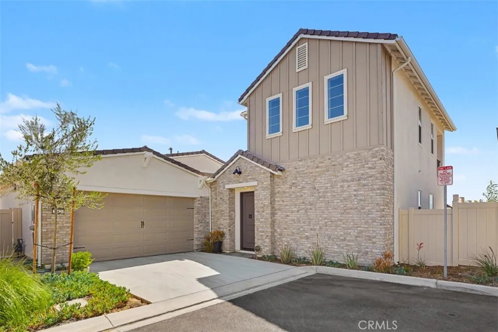 29423 Camino Surfeo Valencia, CA 91354