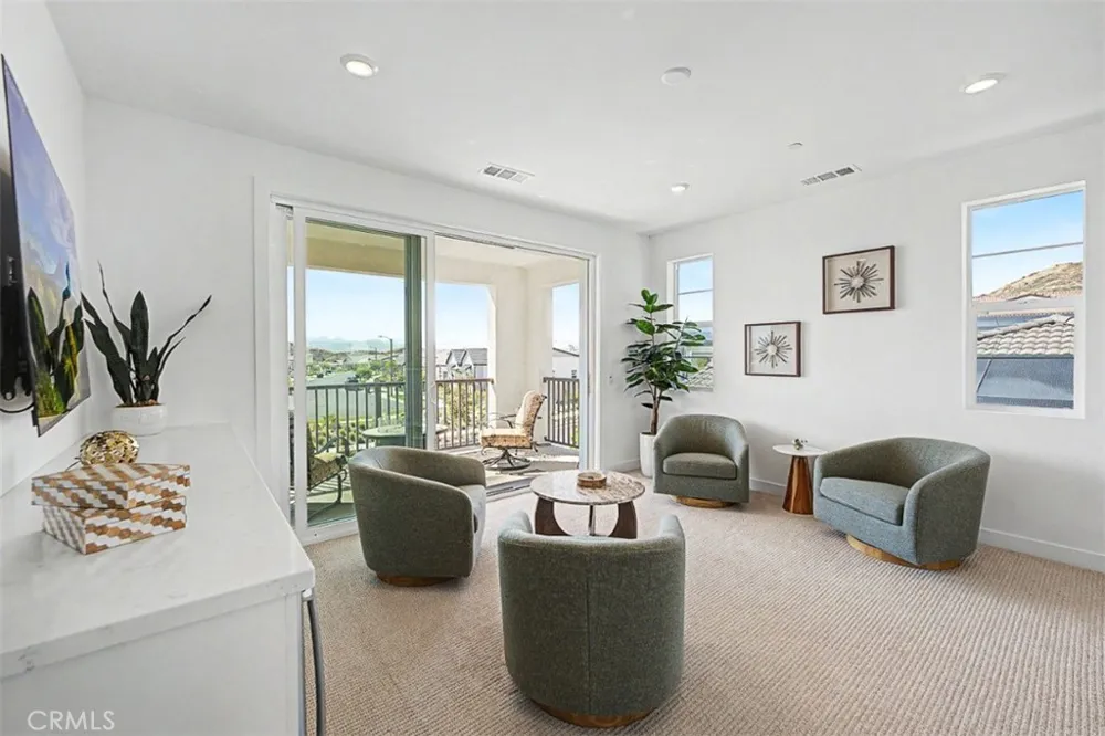 29423 Camino Surfeo Valencia, CA 91354