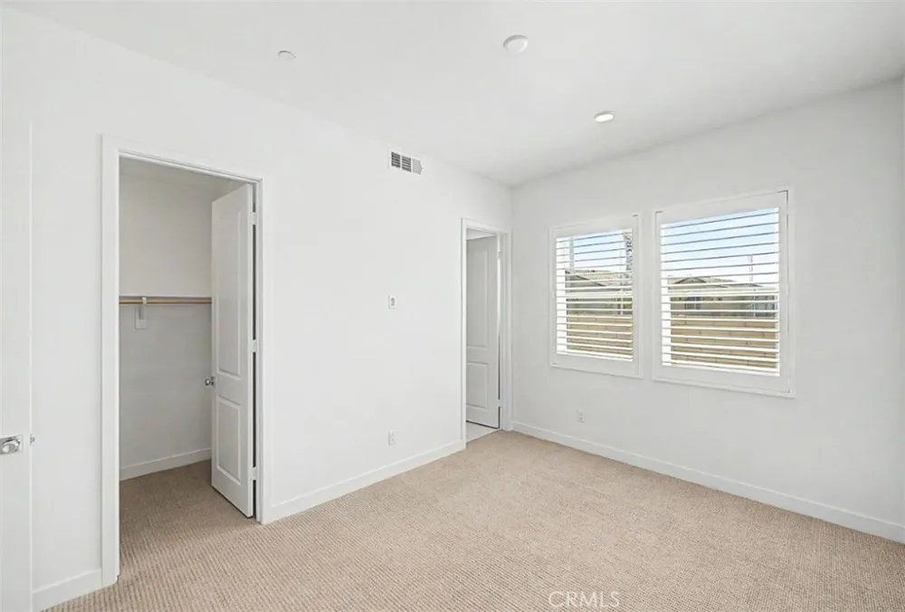29423 Camino Surfeo Valencia, CA 91354