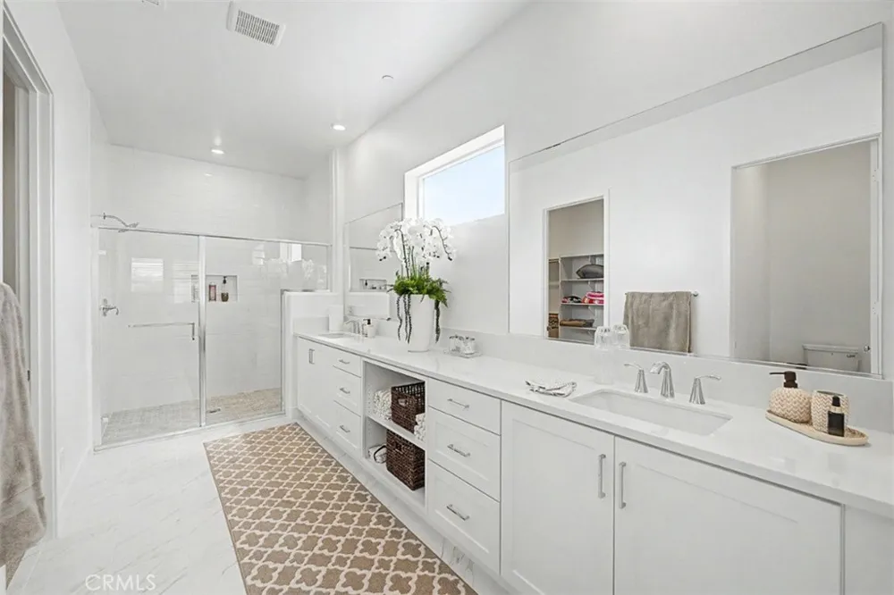 29423 Camino Surfeo Valencia, CA 91354