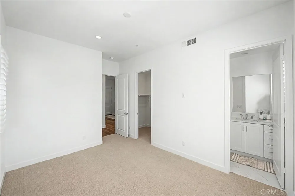 29423 Camino Surfeo Valencia, CA 91354