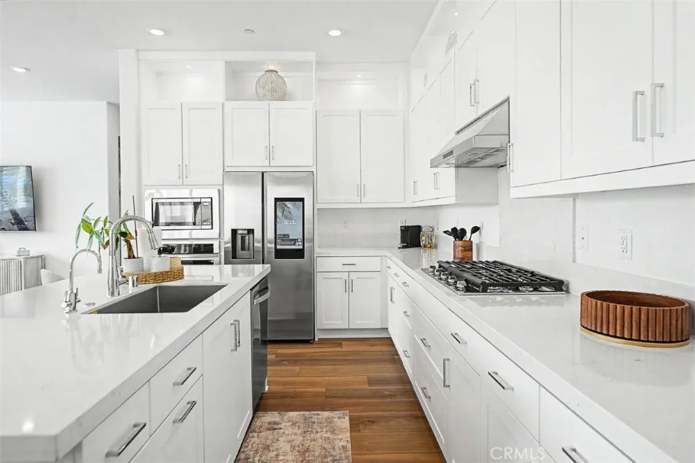 29423 Camino Surfeo Valencia, CA 91354