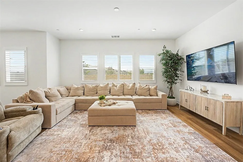 29423 Camino Surfeo Valencia, CA 91354