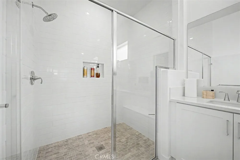 29423 Camino Surfeo Valencia, CA 91354
