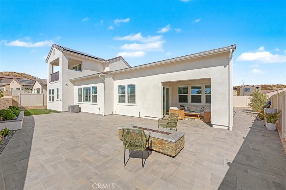 29423 Camino Surfeo Valencia, CA 91354