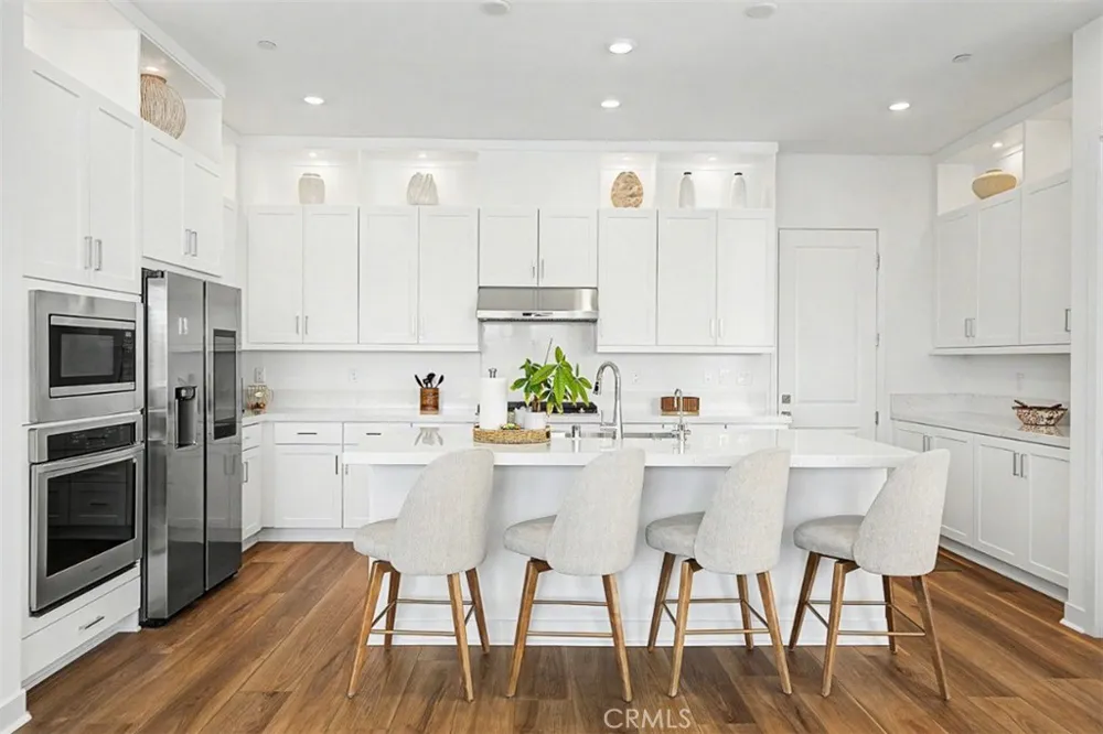29423 Camino Surfeo Valencia, CA 91354