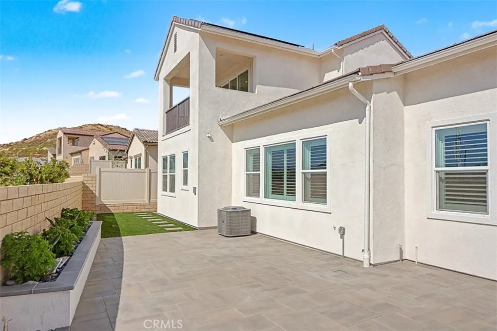 29423 Camino Surfeo Valencia, CA 91354