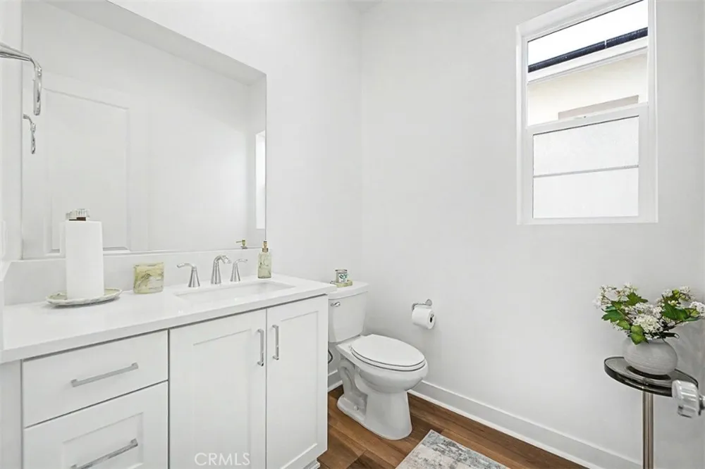 29423 Camino Surfeo Valencia, CA 91354