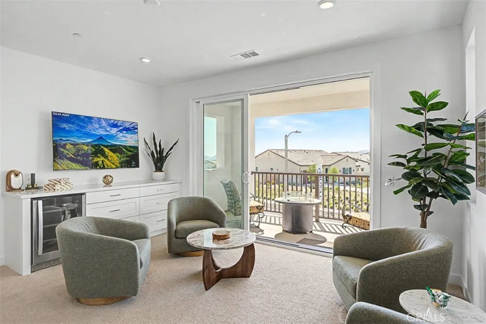 29423 Camino Surfeo Valencia, CA 91354
