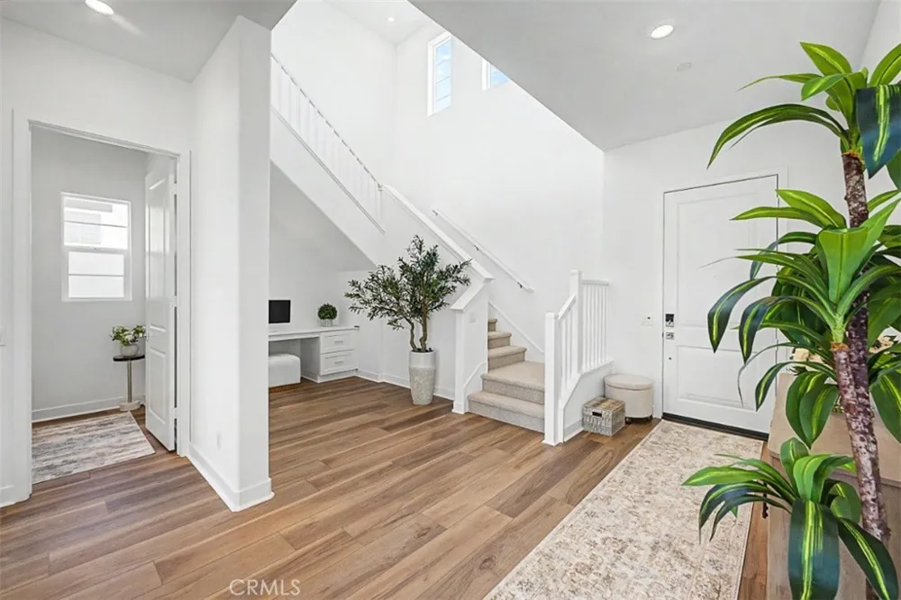 29423 Camino Surfeo Valencia, CA 91354