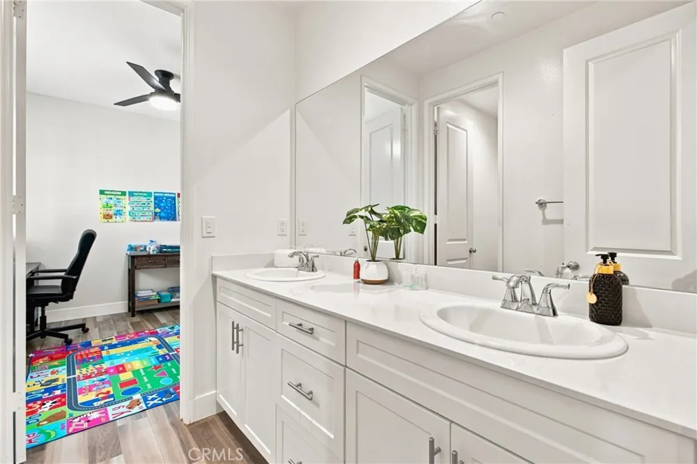 3505 W Poppet San Bernardino, CA 92407