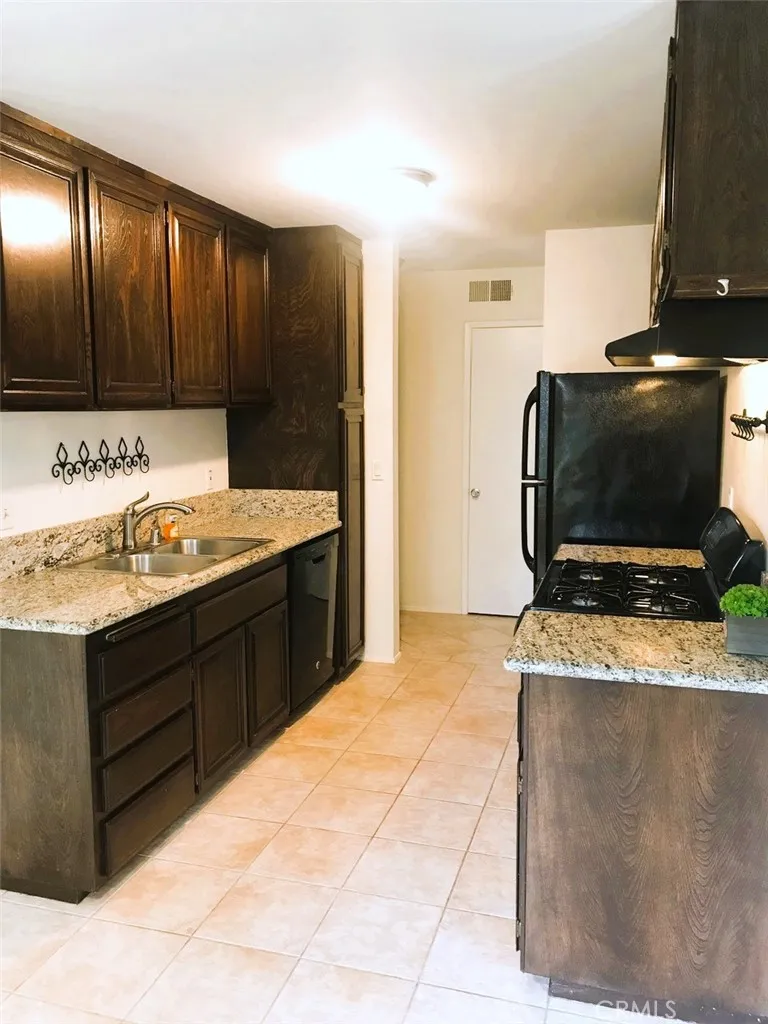 700 W La Veta Orange, CA 92868