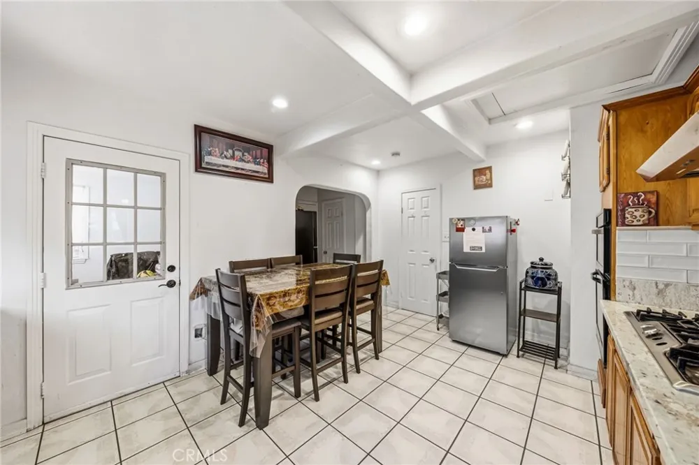 4035 Beck Bell, CA 90201