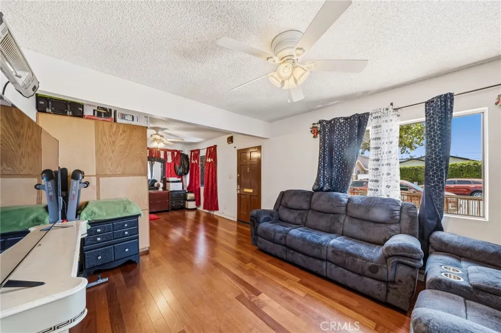 4035 Beck Bell, CA 90201