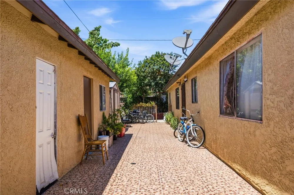 4035 Beck Bell, CA 90201