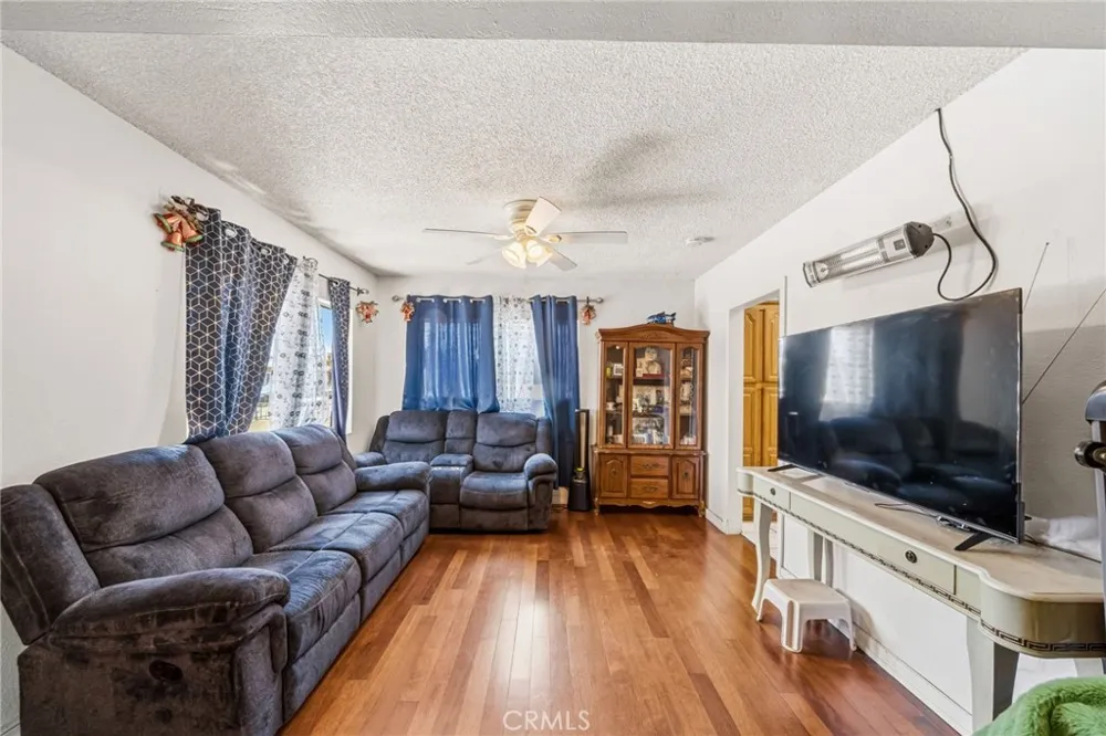 4035 Beck Bell, CA 90201