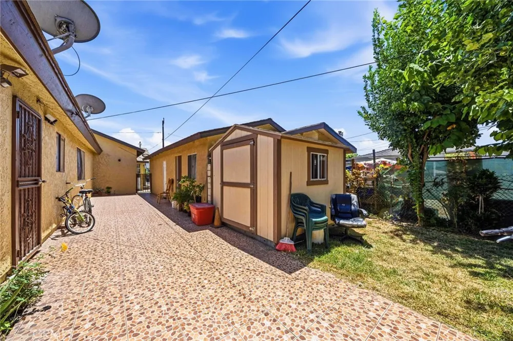 4035 Beck Bell, CA 90201