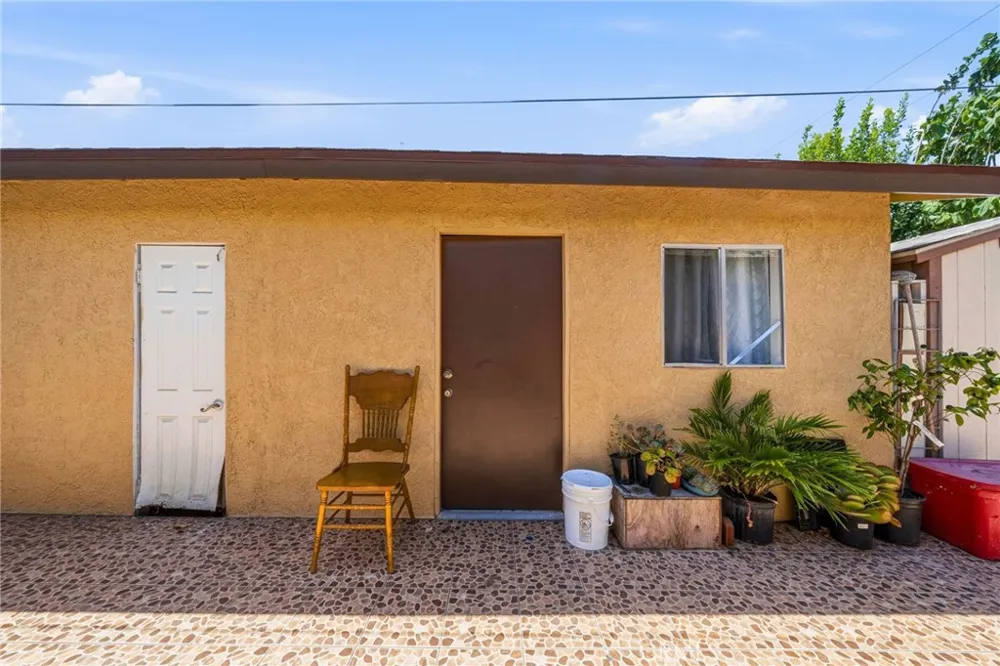 4035 Beck Bell, CA 90201