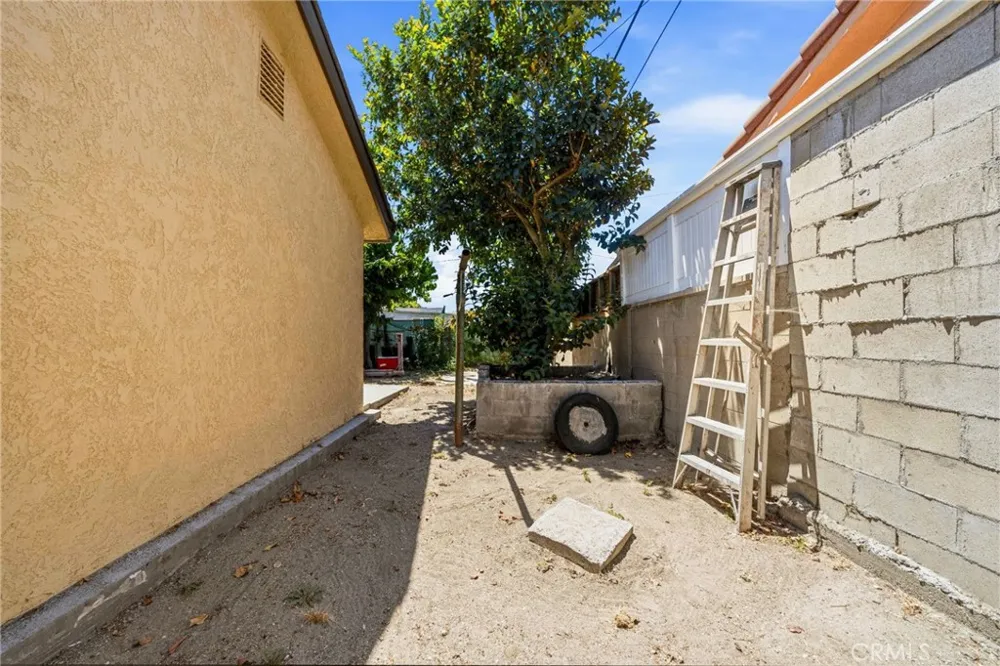4035 Beck Bell, CA 90201