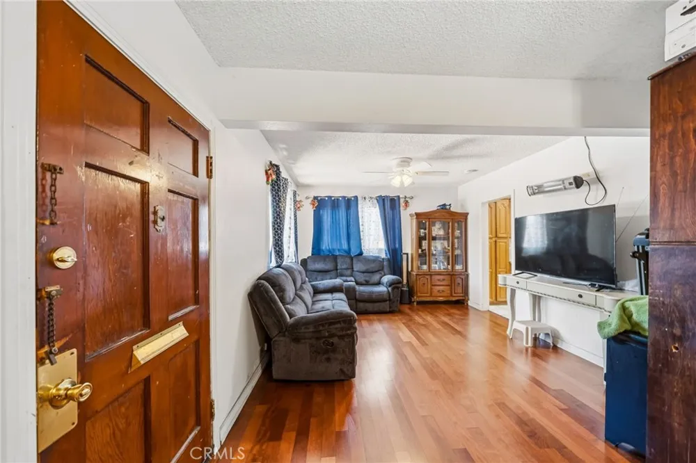 4035 Beck Bell, CA 90201