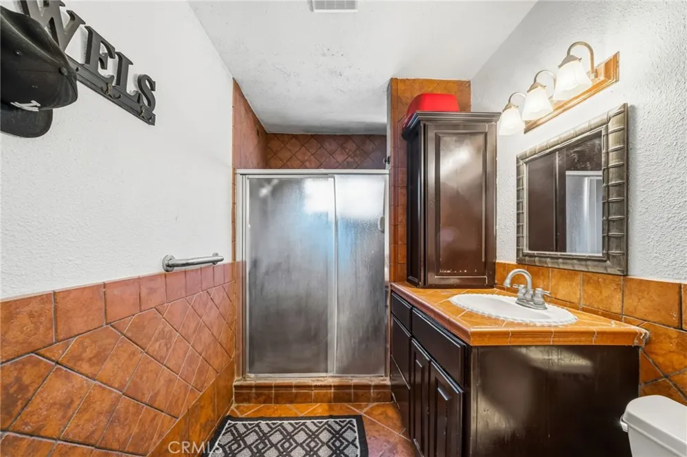 4035 Beck Bell, CA 90201
