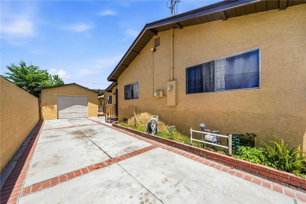 4035 Beck Bell, CA 90201