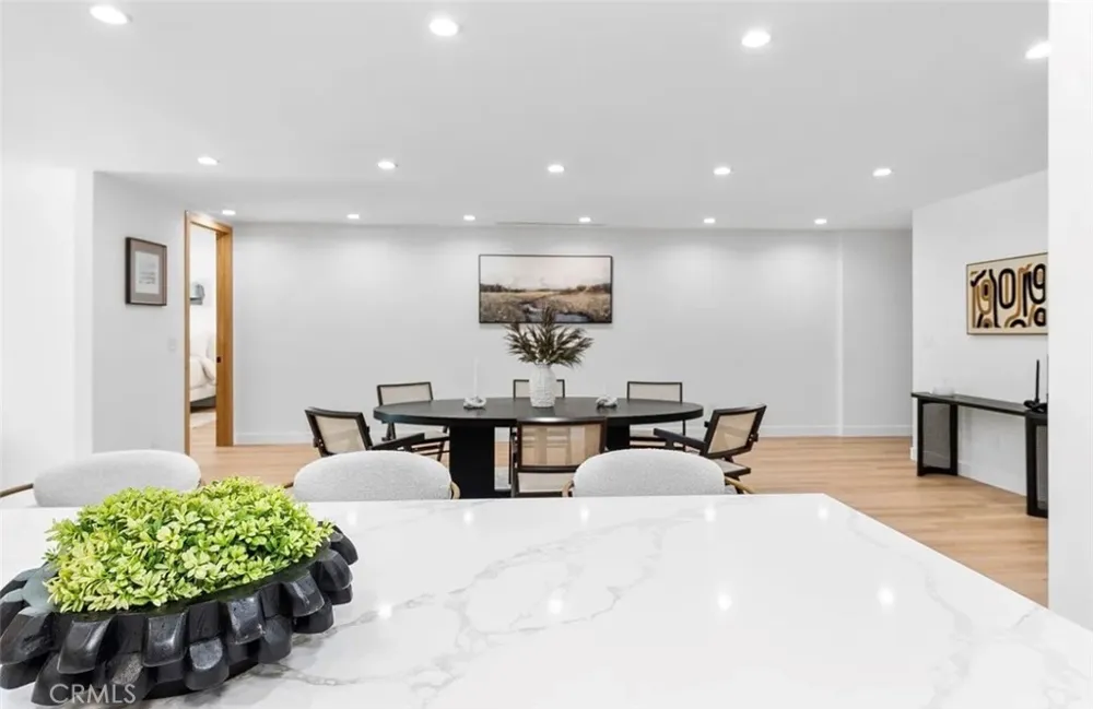 8369 Vine Valley Los Angeles, CA 91352