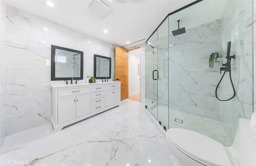 8369 Vine Valley Los Angeles, CA 91352