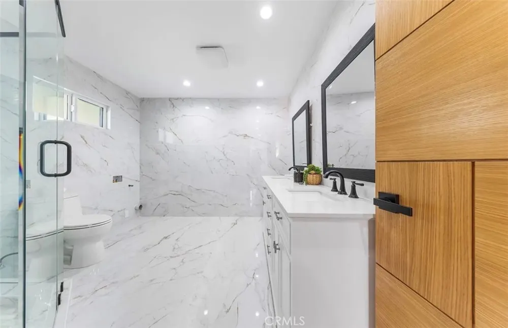 8369 Vine Valley Los Angeles, CA 91352