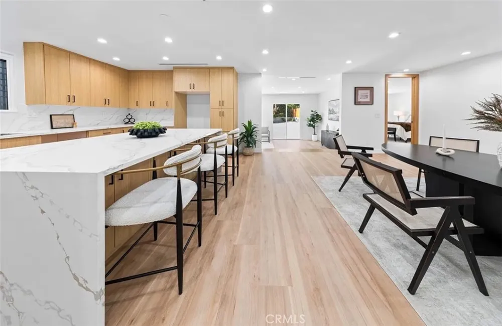 8369 Vine Valley Los Angeles, CA 91352