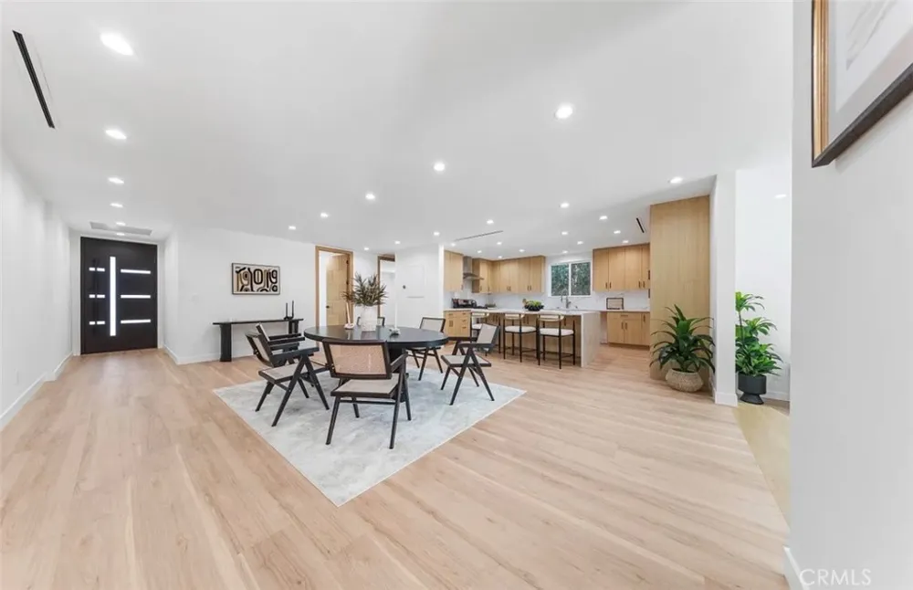 8369 Vine Valley Los Angeles, CA 91352