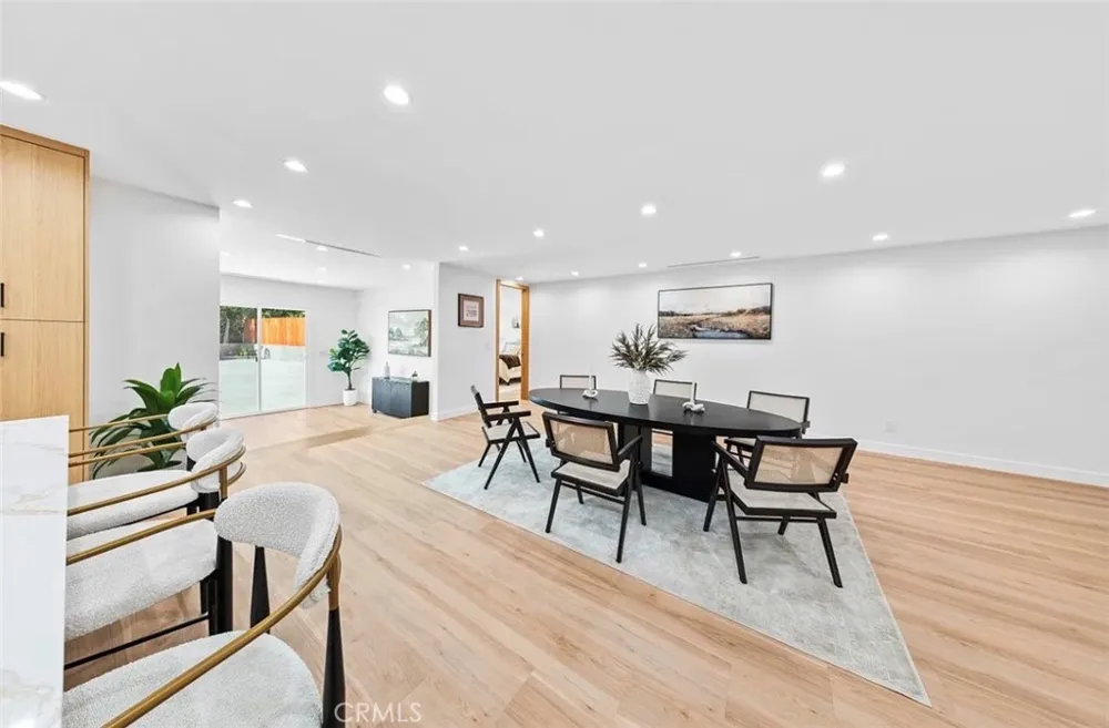 8369 Vine Valley Los Angeles, CA 91352