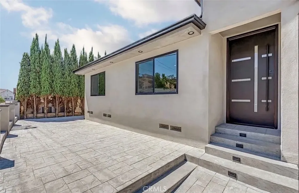 8369 Vine Valley Los Angeles, CA 91352