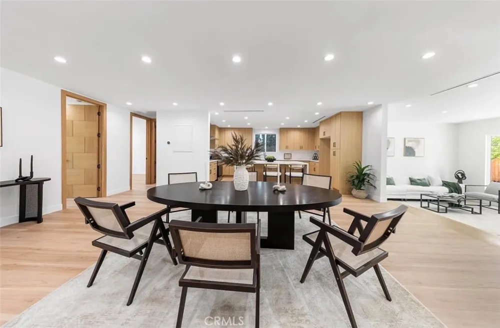 8369 Vine Valley Los Angeles, CA 91352