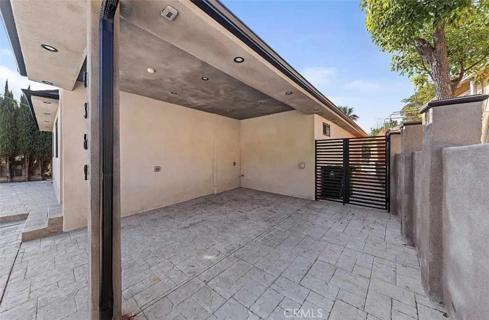 8369 Vine Valley Los Angeles, CA 91352