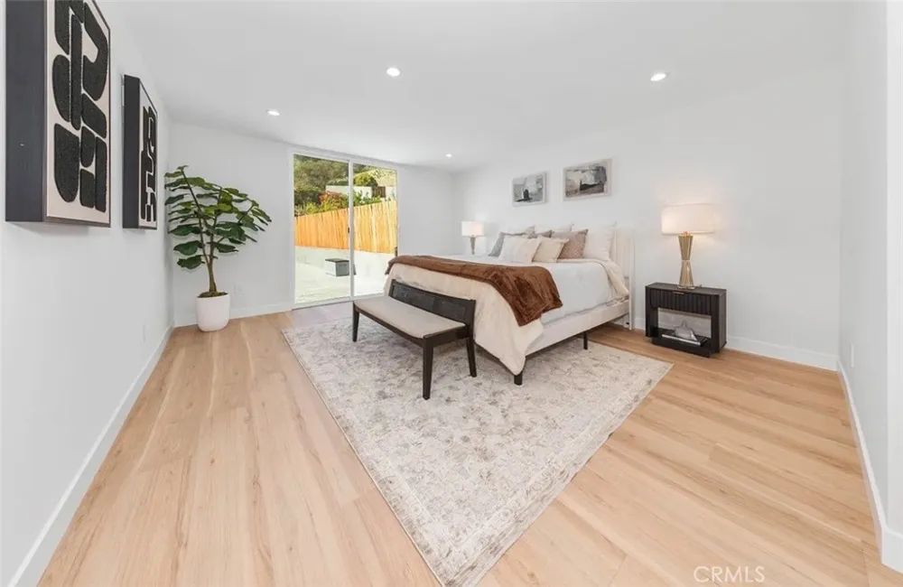 8369 Vine Valley Los Angeles, CA 91352