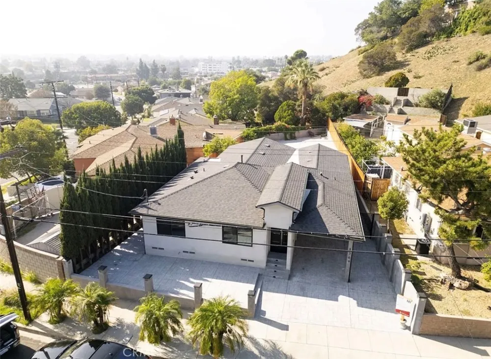8369 Vine Valley Los Angeles, CA 91352