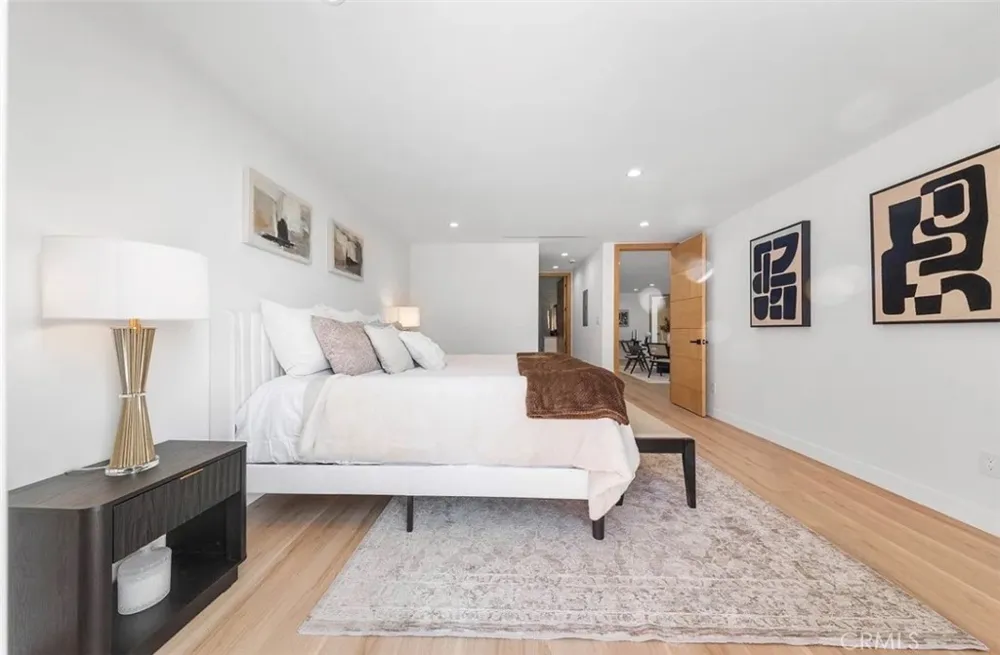 8369 Vine Valley Los Angeles, CA 91352