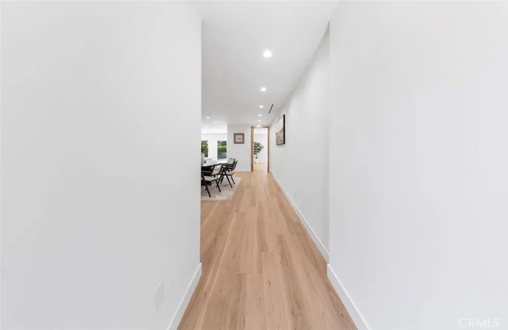 8369 Vine Valley Los Angeles, CA 91352