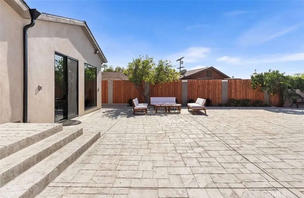 8369 Vine Valley Los Angeles, CA 91352