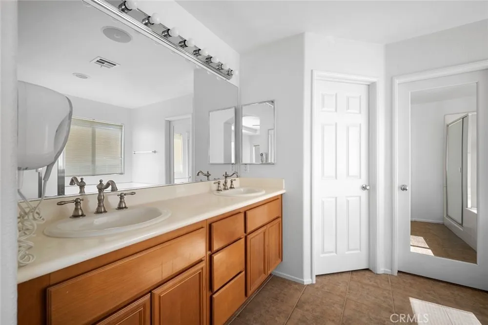 29511 Dana Court Canyon Country, CA 91387