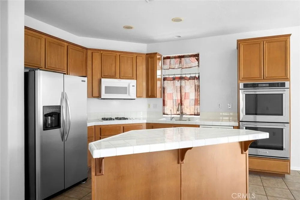 29511 Dana Court Canyon Country, CA 91387