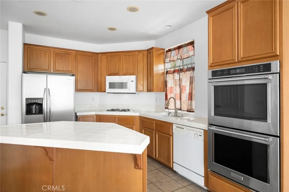 29511 Dana Court Canyon Country, CA 91387