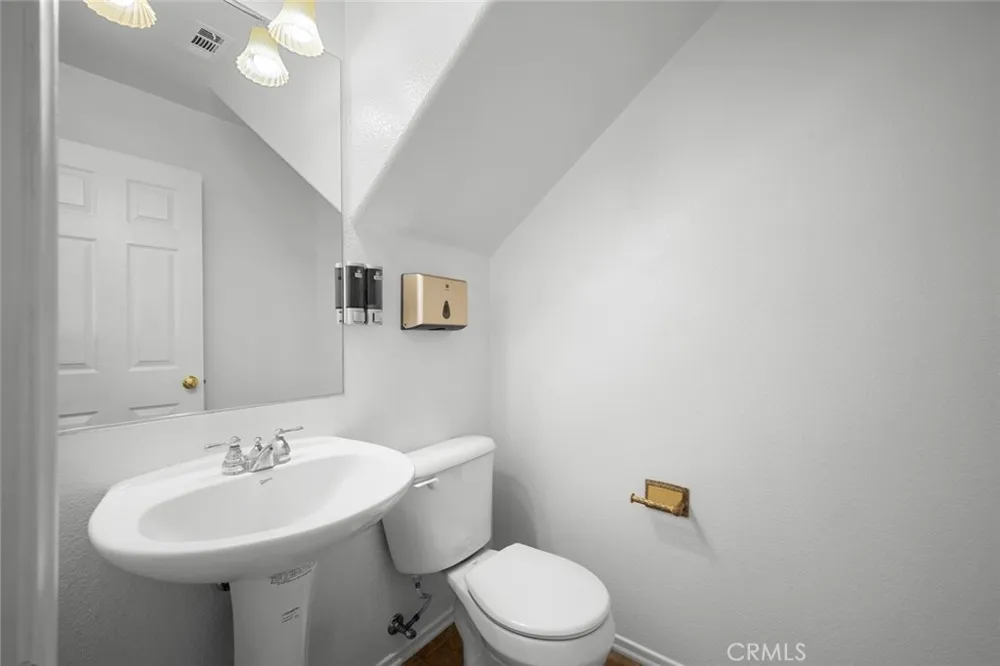 29511 Dana Court Canyon Country, CA 91387